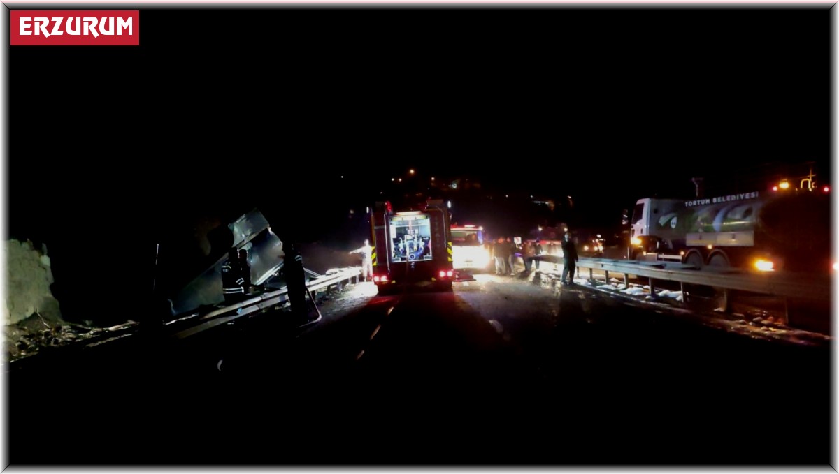 Erzurum'da devrilen yakıt tankeri alev aldı: Sürücü yanarak hayatını kaybetti