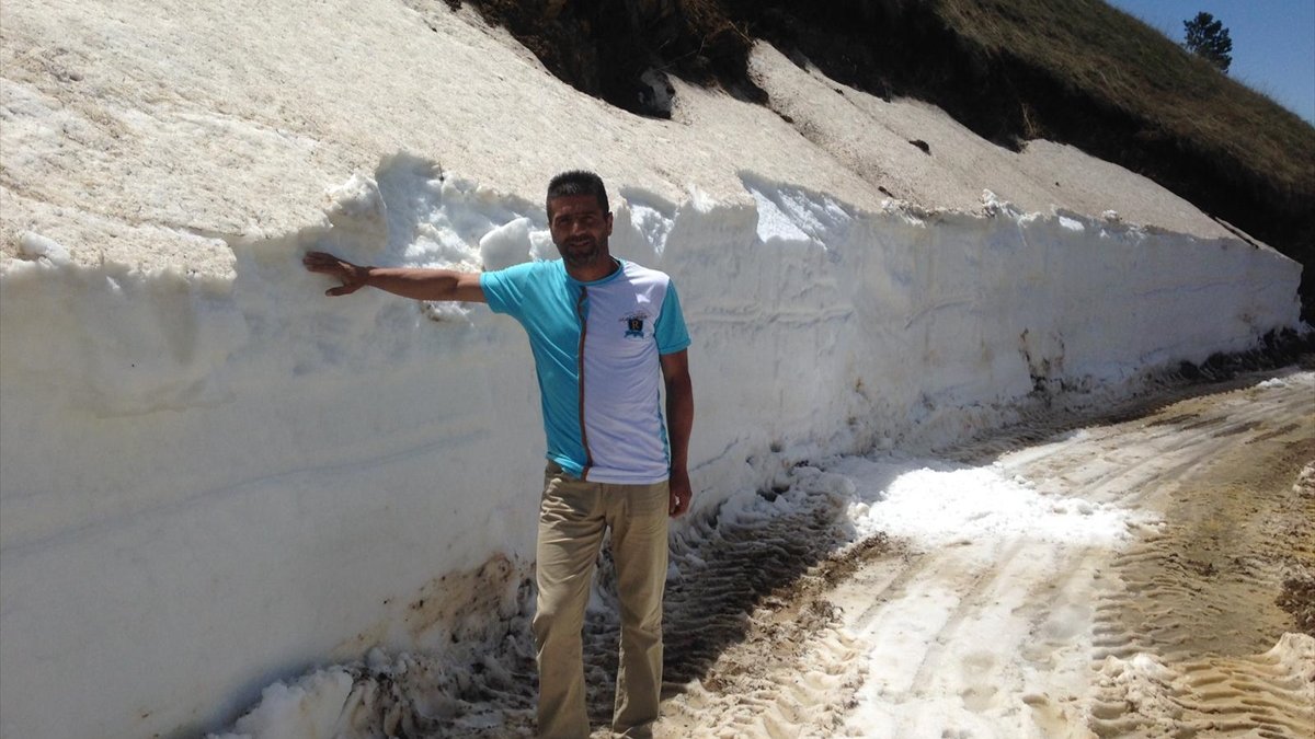 Erzurum'da ekiplerin karla mücadele çalışması sürüyor