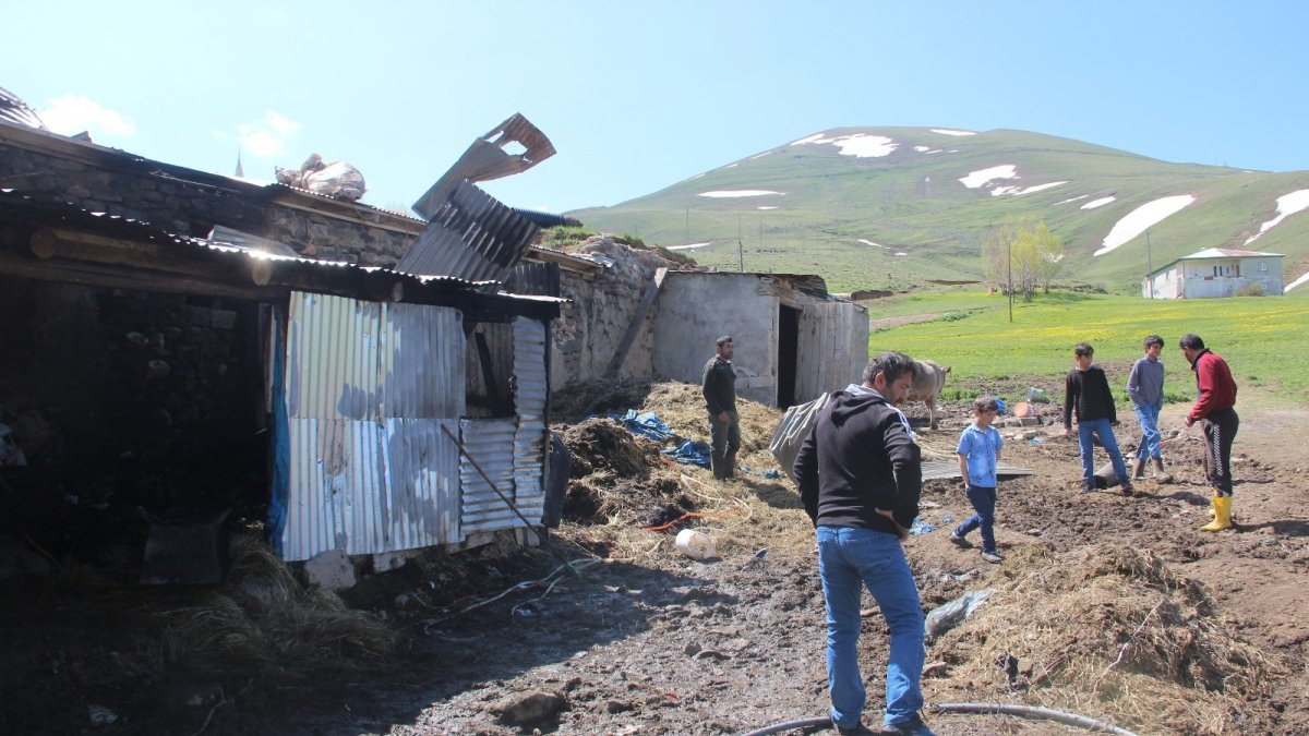 Erzurum'da feci yangın: 9 kişi yaralandı, 7 hayvan telef oldu
