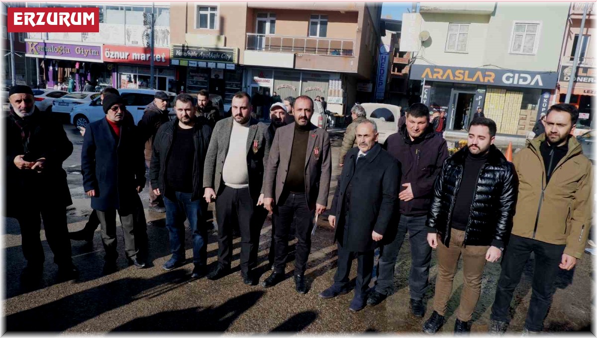 Erzurum'da gaziler ve şehit aileleri DEM binası önünde basın açıklaması yaptı