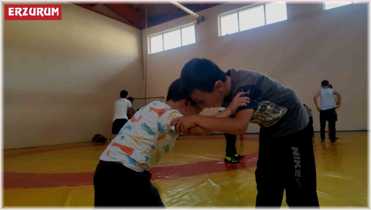 Erzurum'da geleceğin güreşçileri yetiştiriliyor