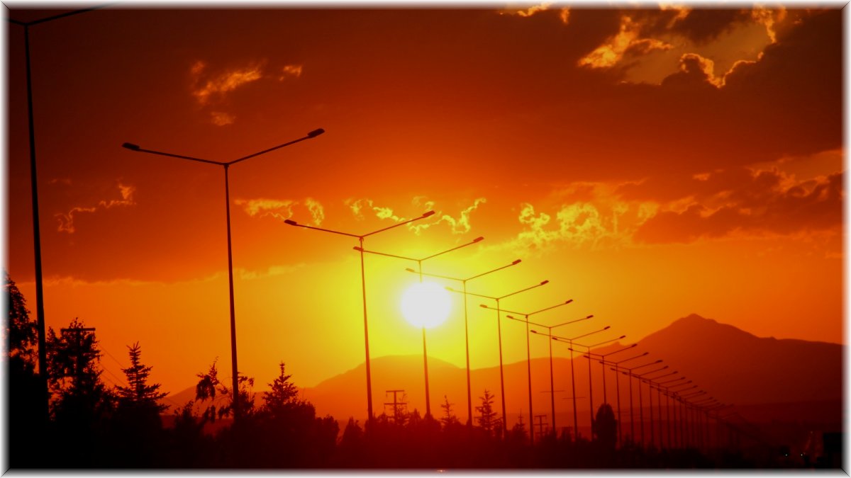 Erzurum'da güneşin masallara konu olan hali görenleri büyüledi