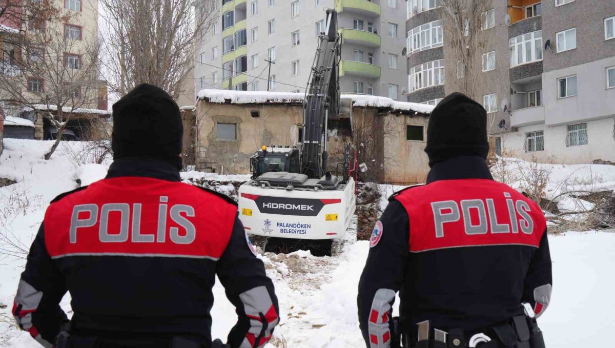 Erzurum'da güvenlik ve huzur için metruk binalar tek tek yıkılıyor
