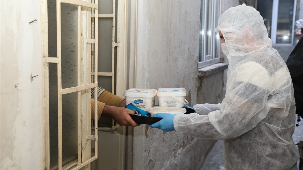 Erzurum'da ihtiyaç sahibi 65 yaş üstündekiler çetin kışta da unutulmuyor