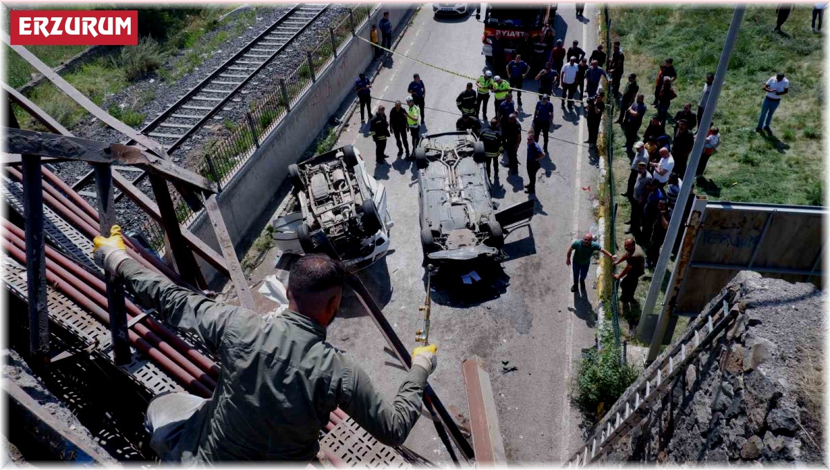 Erzurum'da iki araç köprüden uçtu, can pazarı yaşandı