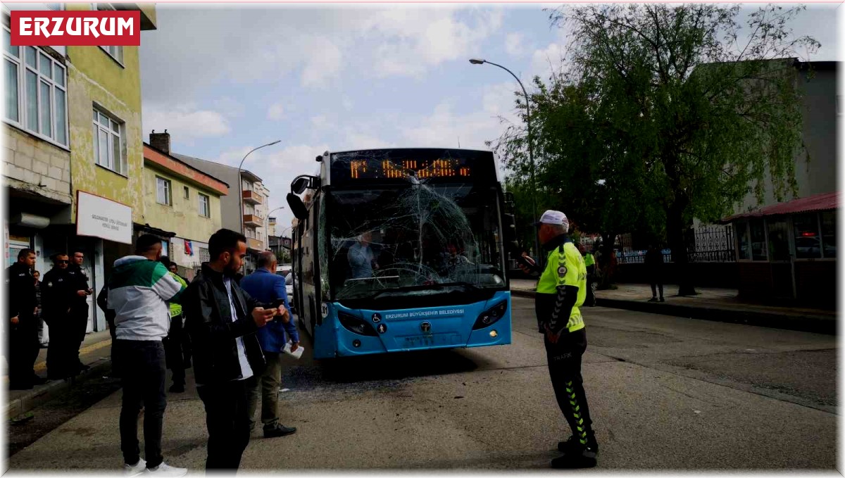 Erzurum'da iki otobüs çarpıştı: 12 yaralı