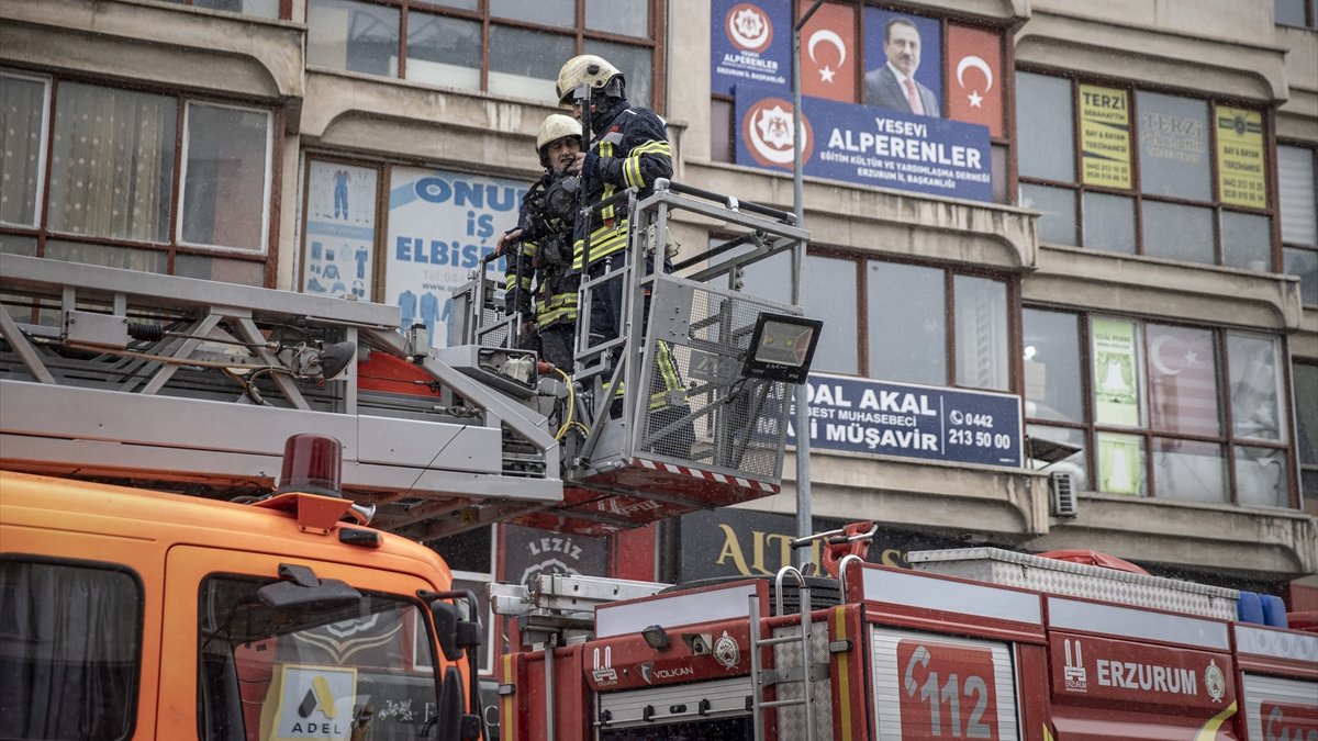 Erzurum'da iş yerinde çıkan yangını itfaiye söndürdü