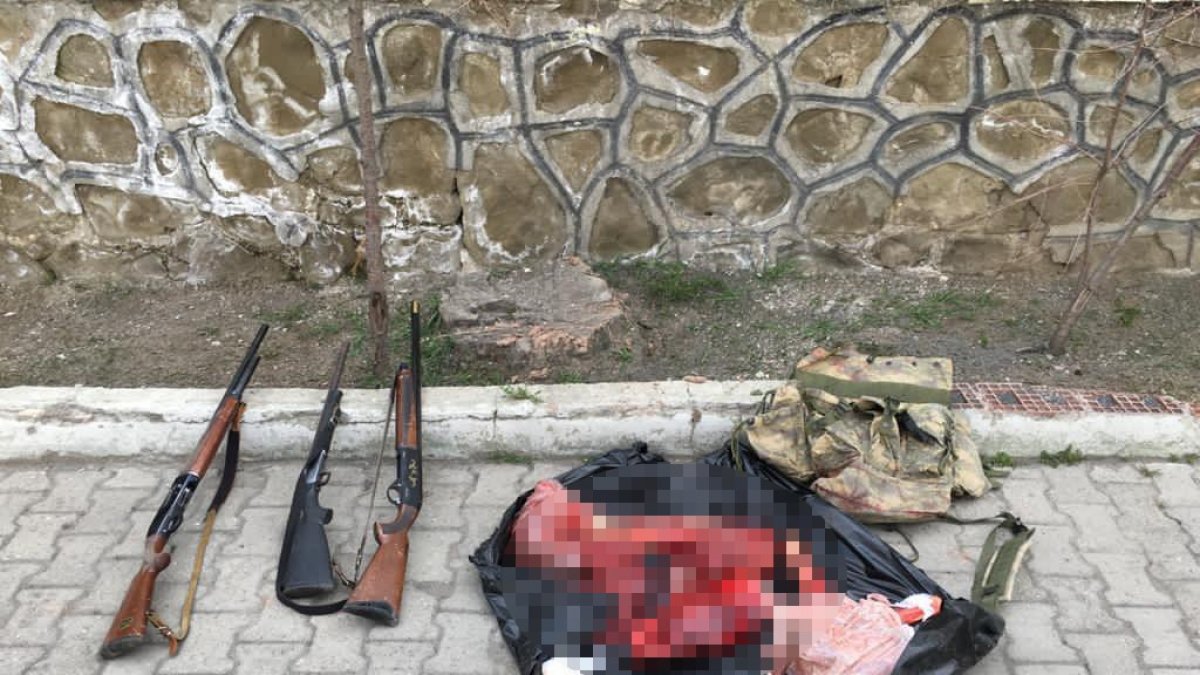 Erzurum'da kaçak dağ keçisi avı yapan şahıslar suçüstü yakalandı