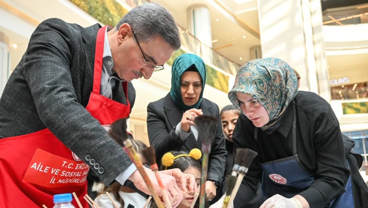 Erzurum'da kadın temalı farkındalık sergisi