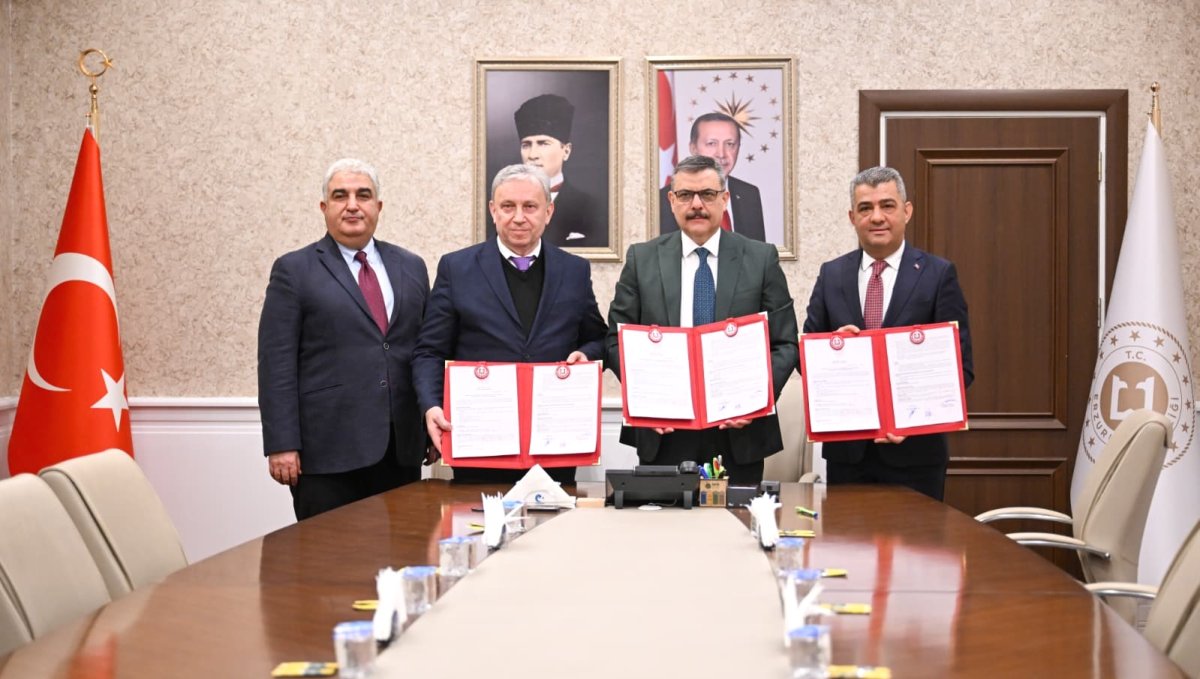 Erzurum'da kapalı spor salonu için imzalar atıldı