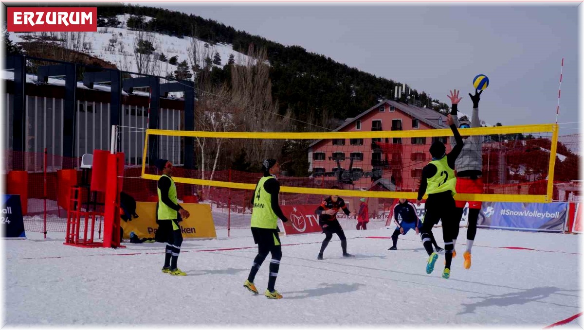 Erzurum'da kar voleybolu heyecanı