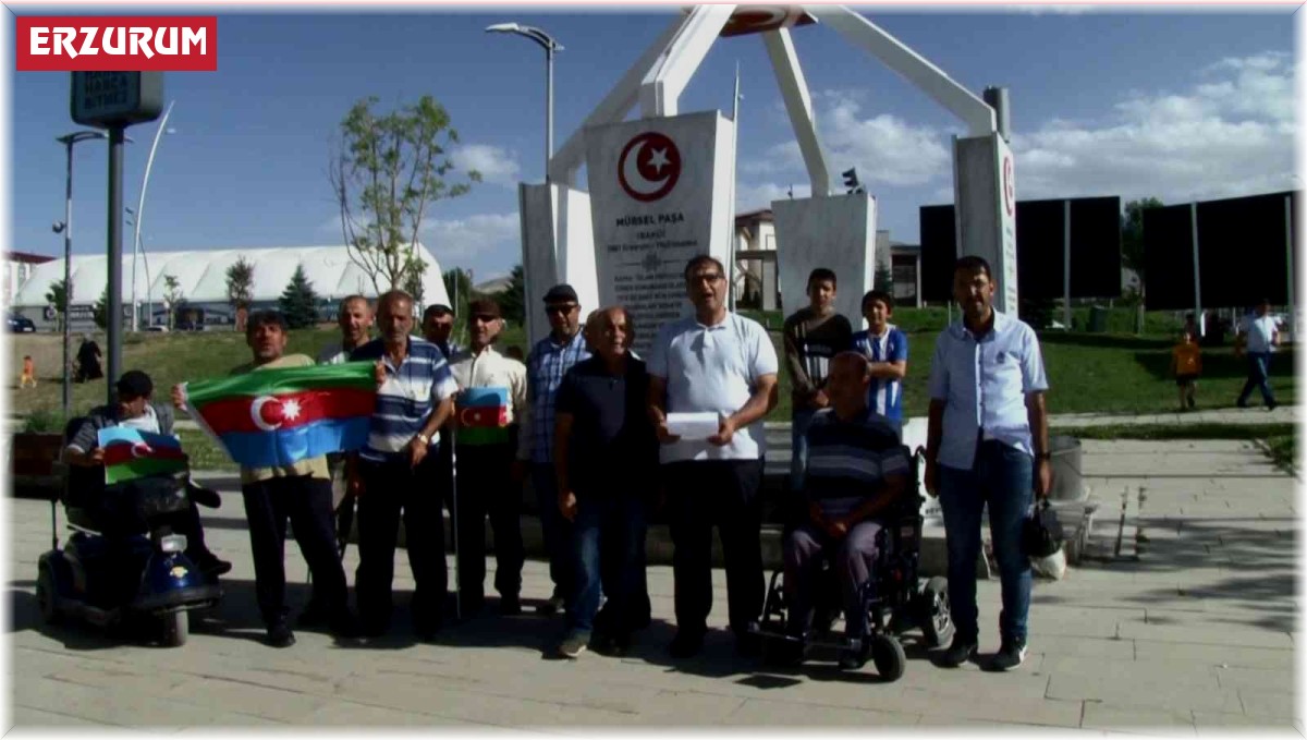 Erzurum'da Kent Konseyi Engelliler Meclisi Azerbaycan anıtı önünde nöbette