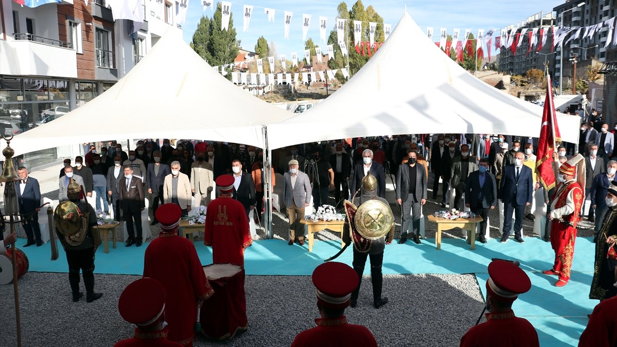 Erzurum'da kentsel dönüşümle yapılan konutlar hak sahiplerine verildi
