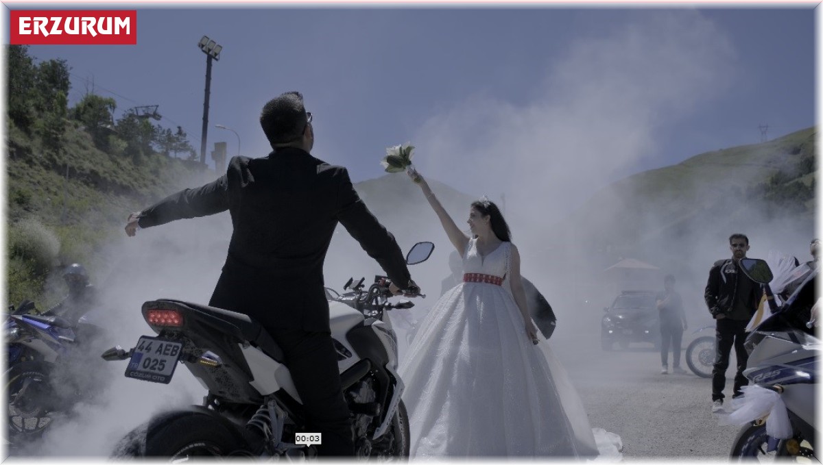 Erzurum'da motosikletli düğün alayı
