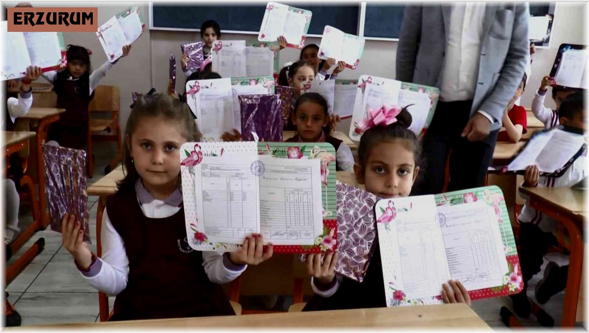 Erzurum'da öğrenciler karne heyecanı yaşadı