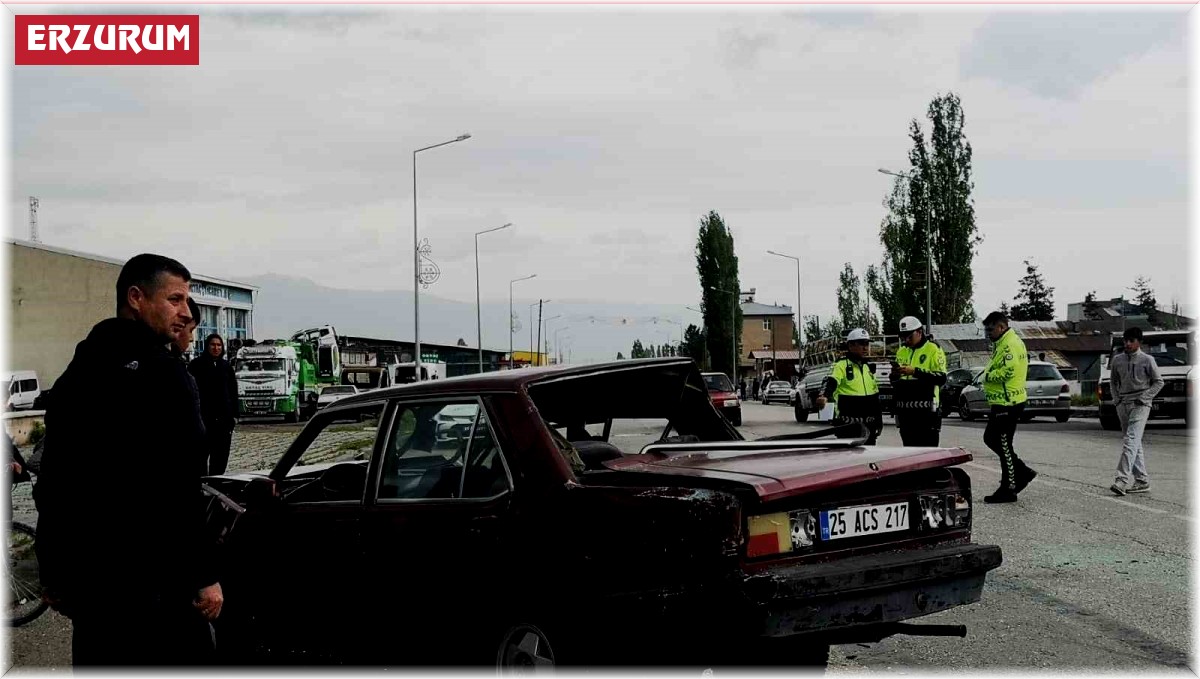 Erzurum'da otobüs ile otomobil çarpıştı: 1 ölü, 1 yaralı