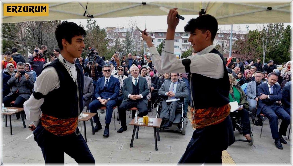 Erzurum'da özel bireyler tarafından uçurtmalar gökyüzüne bırakıldı