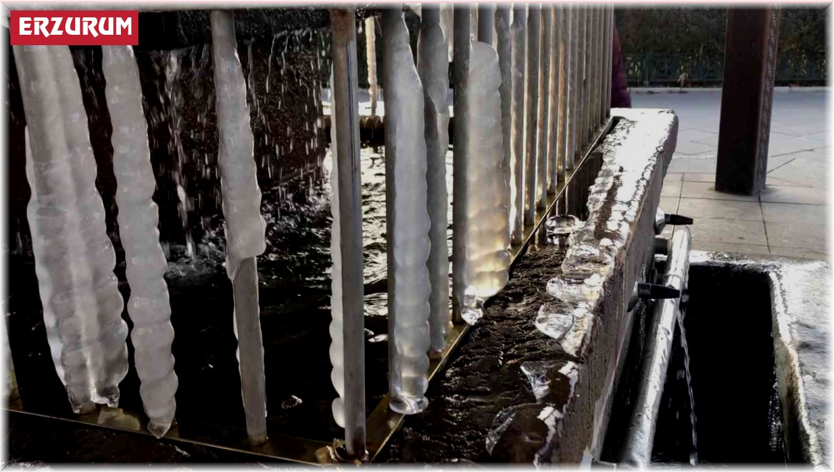 Erzurum'da şadırvanlar buz tuttu