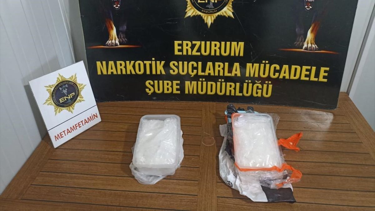 Erzurum'da saklama kabındaki uyuşturucuyla yakalanan 2 zanlıdan biri tutuklandı