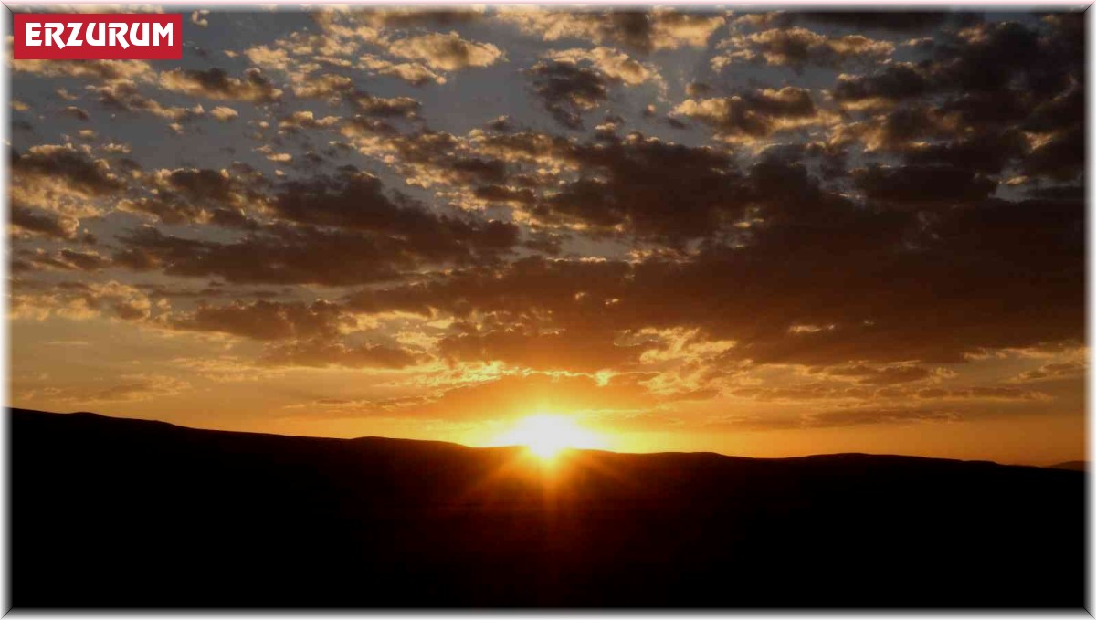 Erzurum'da sonbahara yaklaşırken büyüleyici günbatımı