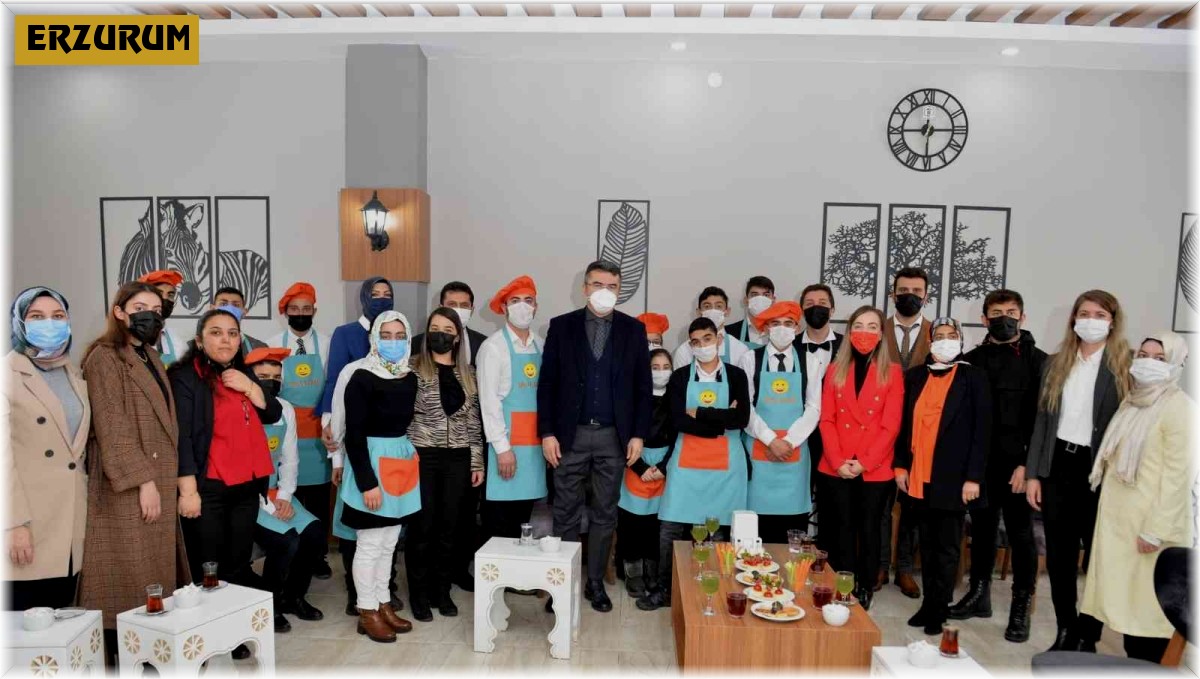 Erzurum'da 'üreten özel çocuklar mutlu kafe' açıldı