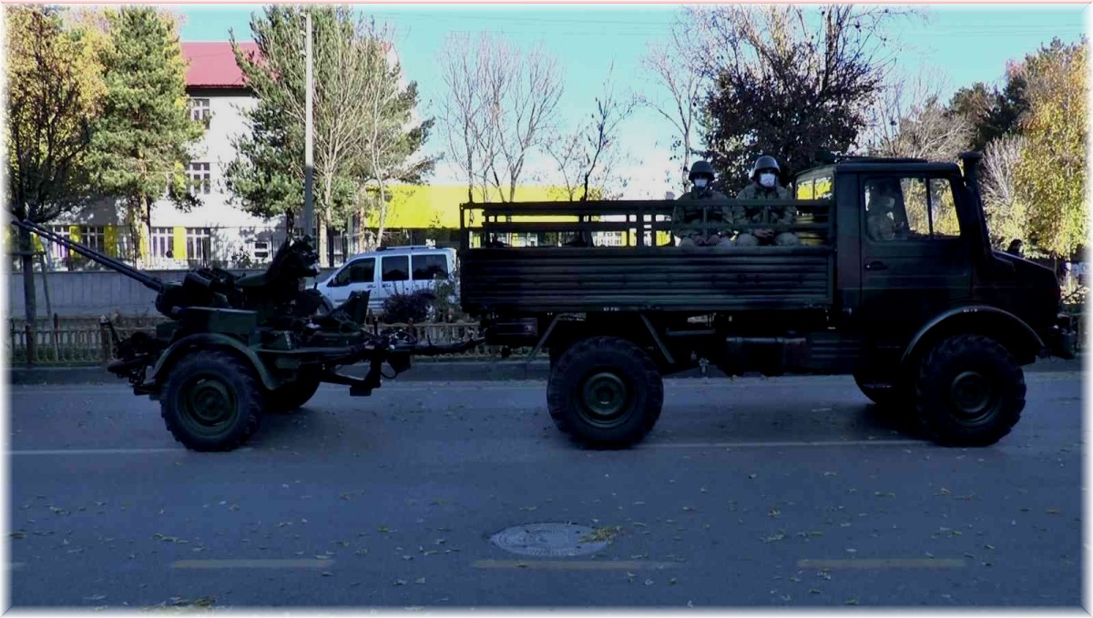 Erzurum'da üşüten 29 Ekim provası