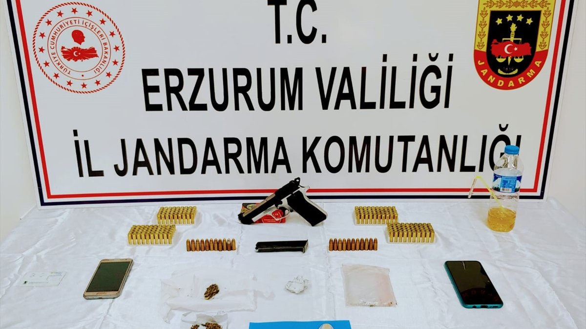 Erzurum'da uyuşturucu imal edip sattıkları iddiasıyla yakalanan 6 zanlıdan 2'si tutuklandı