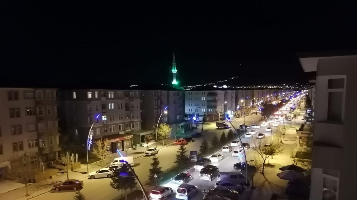 Erzurum'da yüzlerce araç konvoy yaparak İsrail'e tepki gösterdi