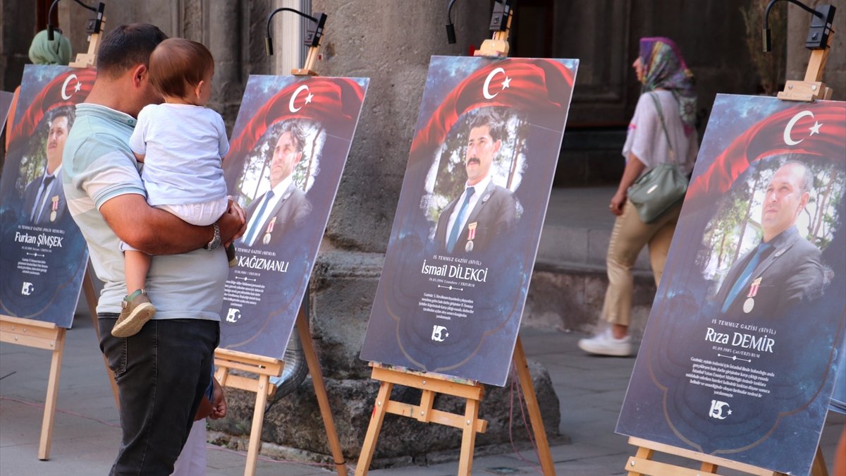 Erzurum'daki Çifte Minareli Medrese'de "15 Temmuz Fotoğraf Sergisi" açıldı
