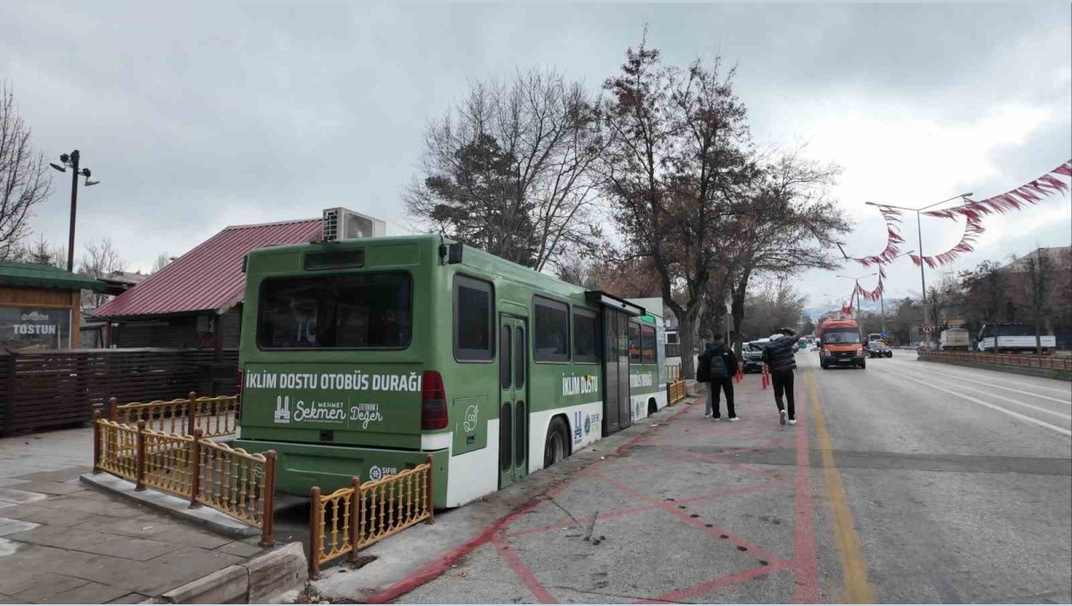 Erzurum'daki "Geri Dönüşüm Temalı Otobüs Durağı" projesi ilgi odağı