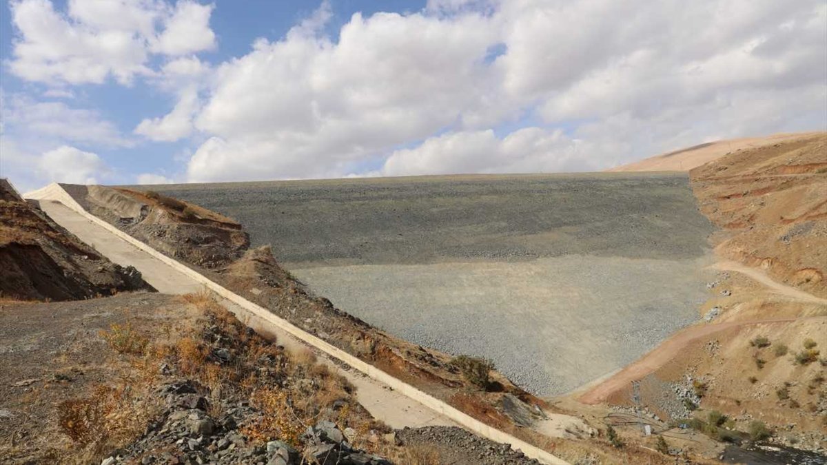 Erzurum'daki Hınıs Başköy Barajı'nın gövde dolgusu tamamlandı