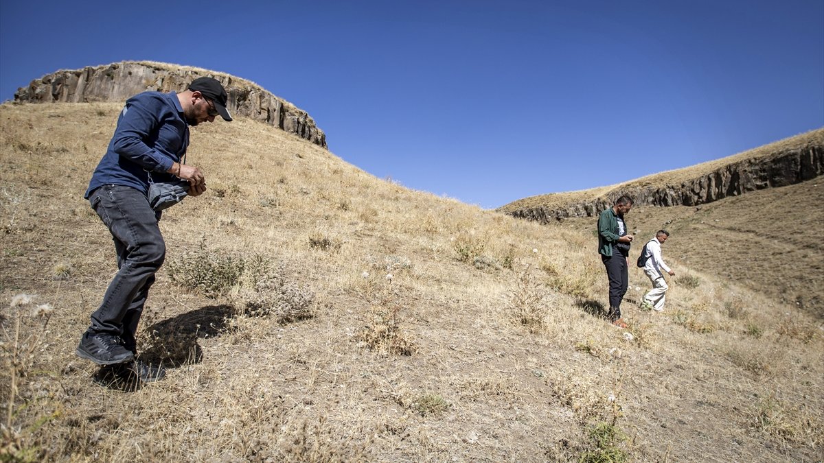 Erzurum'daki yüzey araştırmalarında 5 bin yıllık olduğu tahmin edilen objeler bulundu