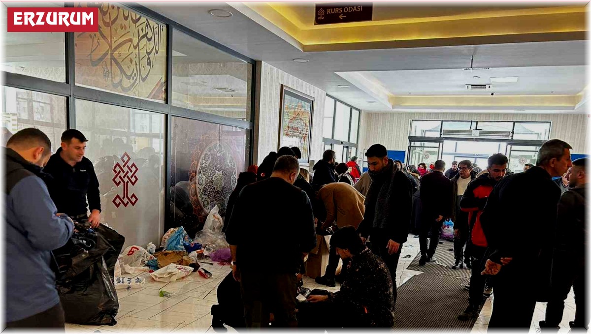 Erzurum'dan deprem bölgelerine yardım tırları