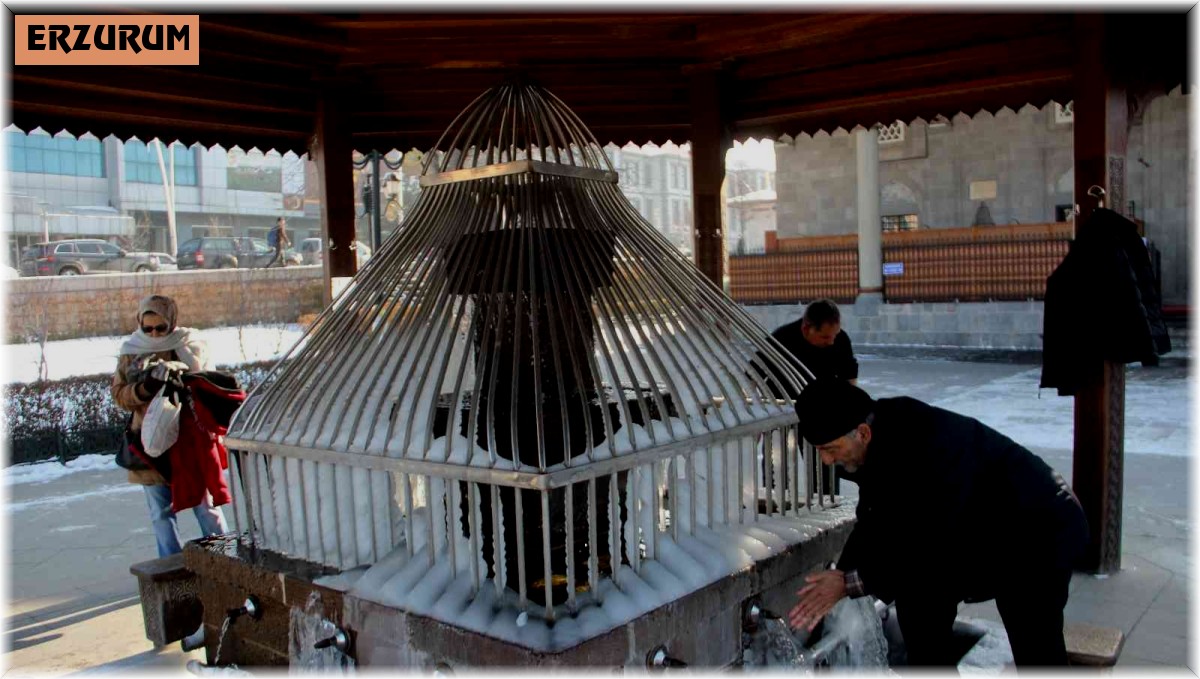 Erzurum eksi 16'yı gördü şadırvanlar adeta buzdan şelaleye döndü
