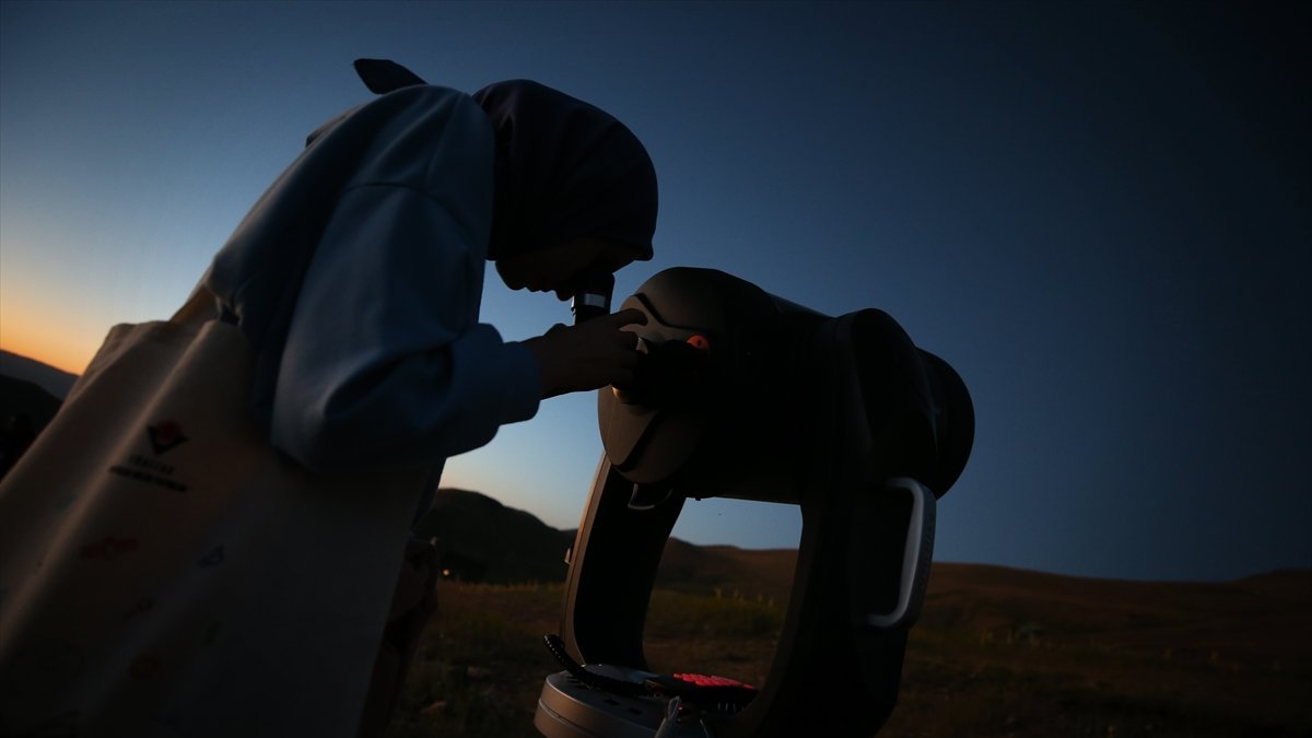 Erzurum Gökyüzü Gözlem Etkinliği'ne yaklaşık 10 bin kişi katıldı