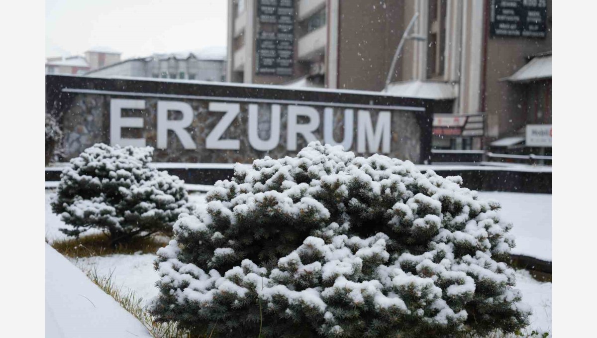 Erzurum güne karla başladı