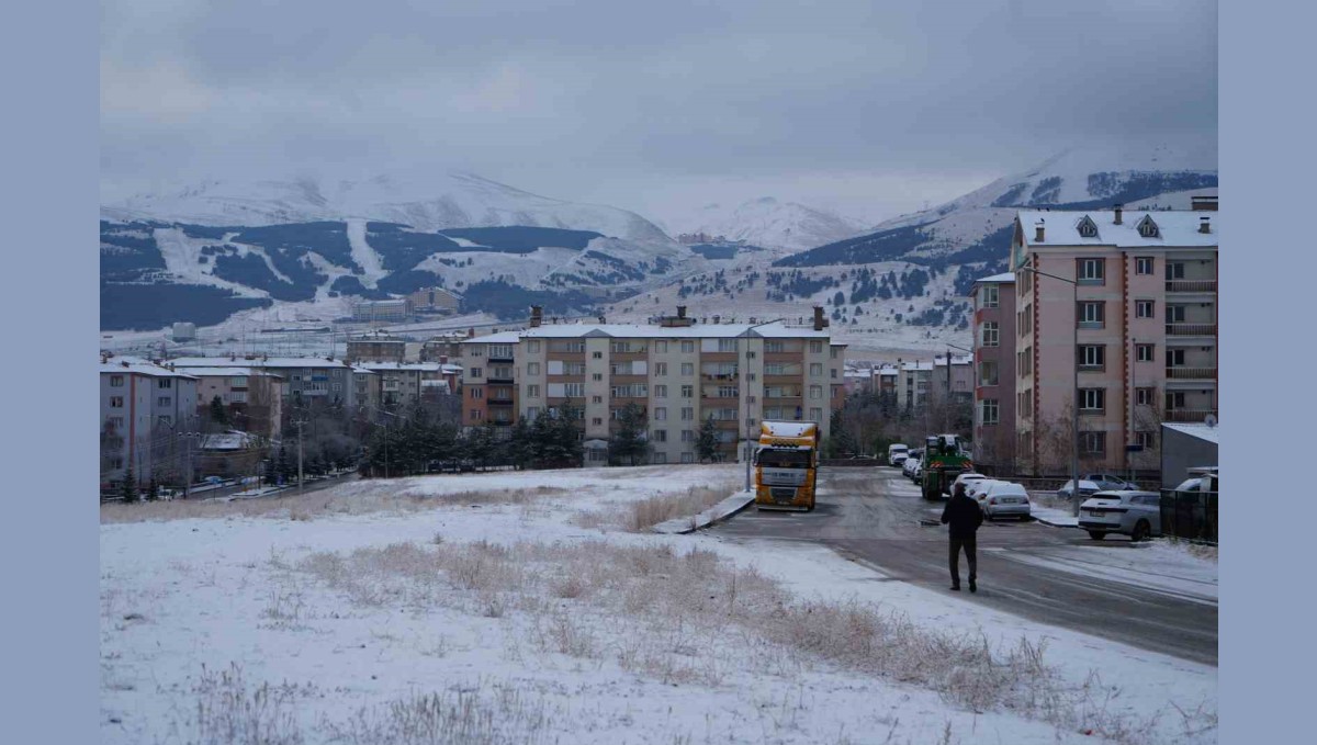 Erzurum güne karla uyandı