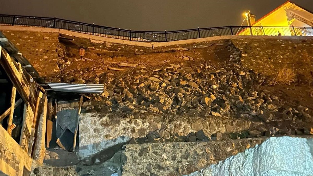 Erzurum İspir’de heyelan: seyir terası yakınındaki 2 konut tahliye edildi