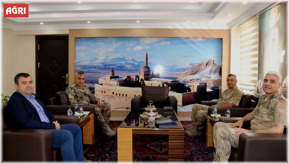 Erzurum Jandarma Bölge Komutanı Düz'den Ağrı Emniyet Müdürü Aydın'a ziyaret