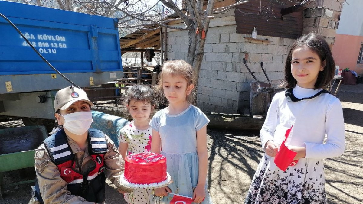 Erzurum jandarmasından yürekleri ısıtan görüntü