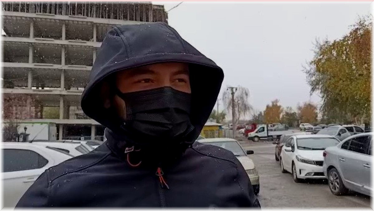 Erzurum kent merkezine mevsimin ilk karı yağdı