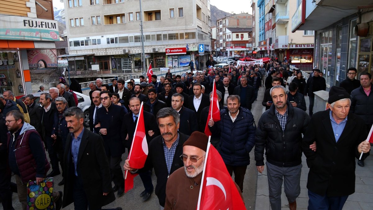 Erzurum Oltu'da şehitlere saygı yürüyüşü yapıldı