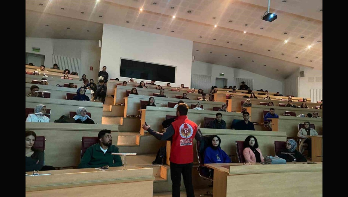 Erzurum polisinden gençlere güvenli gelecek bilgilendirmesi