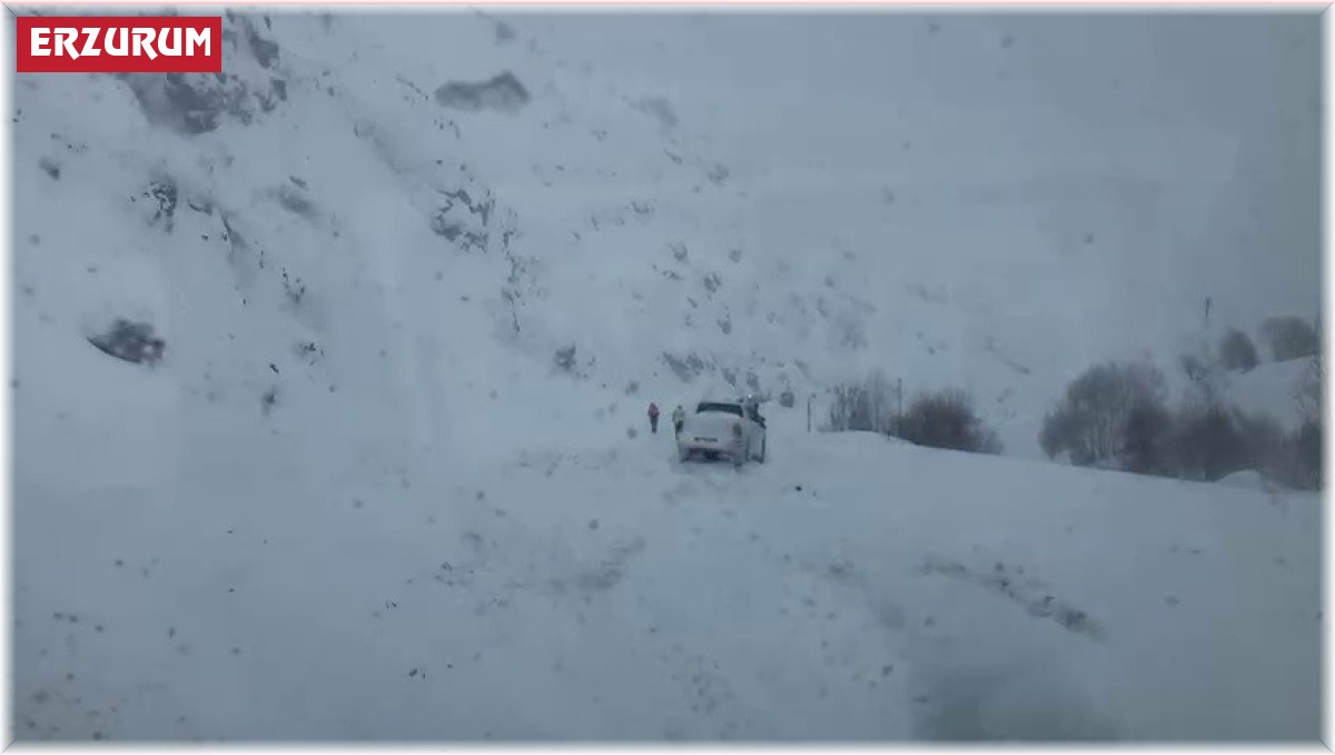 Erzurum-Rize karayoluna çığ düştü