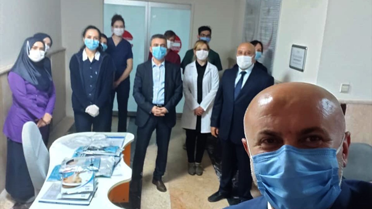 Erzurum Sağlık Müdürü Bedir'den Kovid-19 savaşçılarına moral ziyareti
