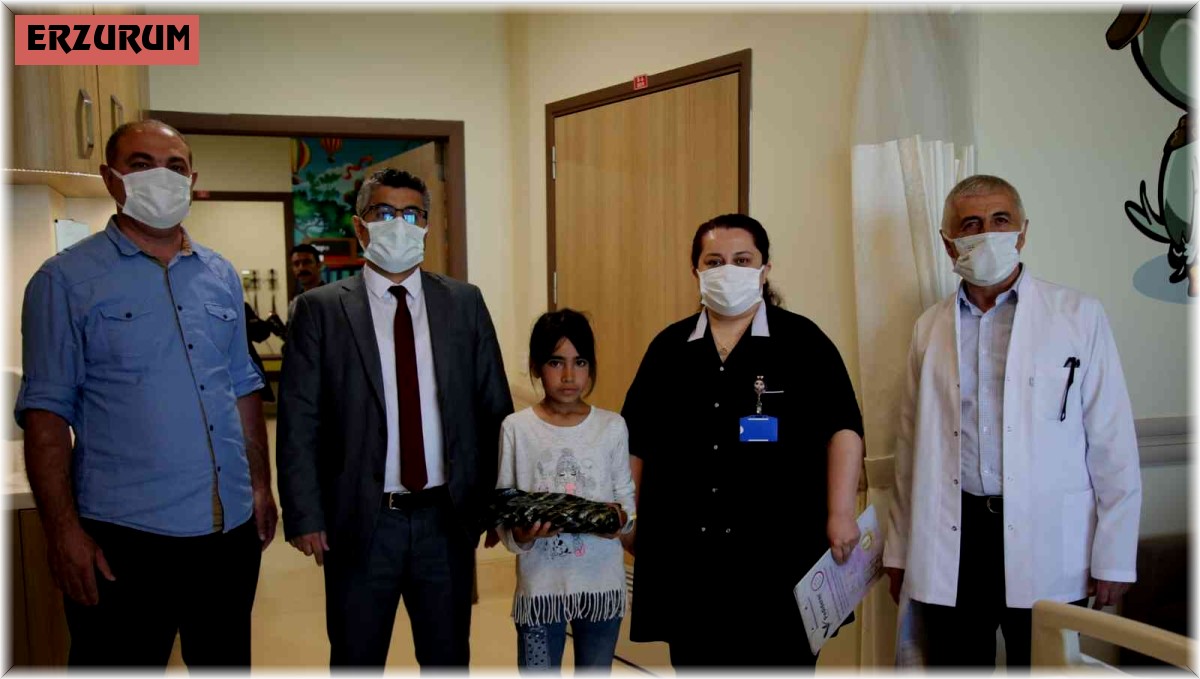 Erzurum Şehir Hastanesi'nde karne sevinci