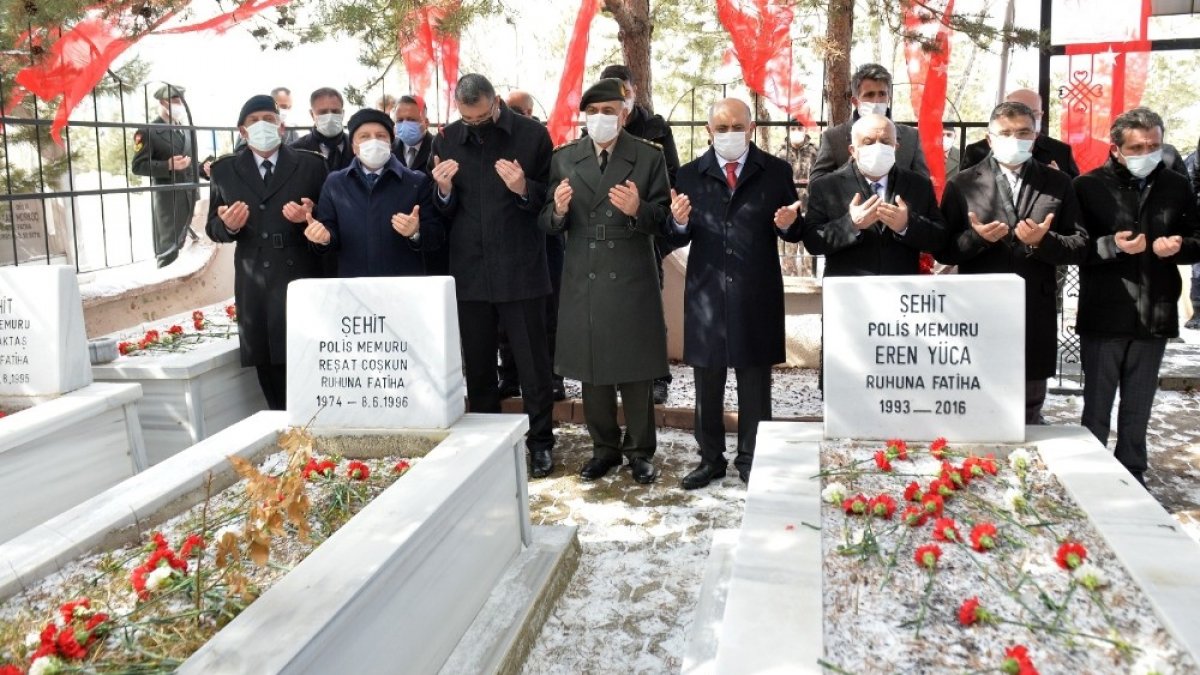 Erzurum Şehitliğinde 18 Mart töreni