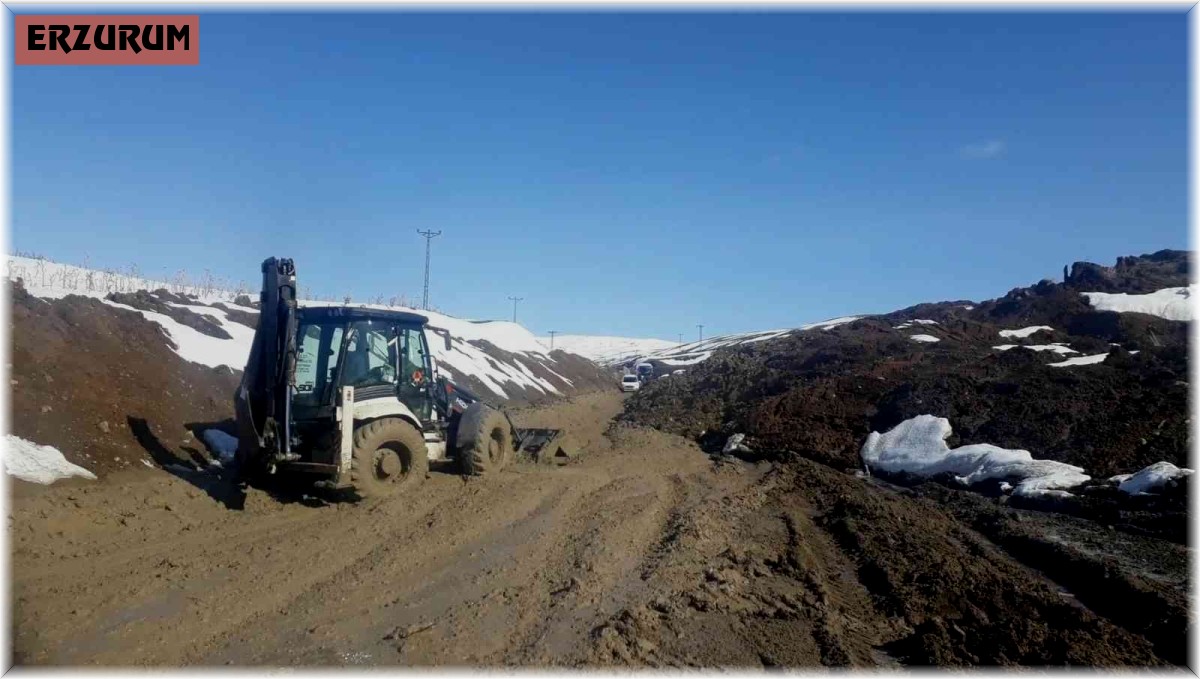 Erzurum-Tekman karayolu heyelan nedeniyle ulaşıma kapandı