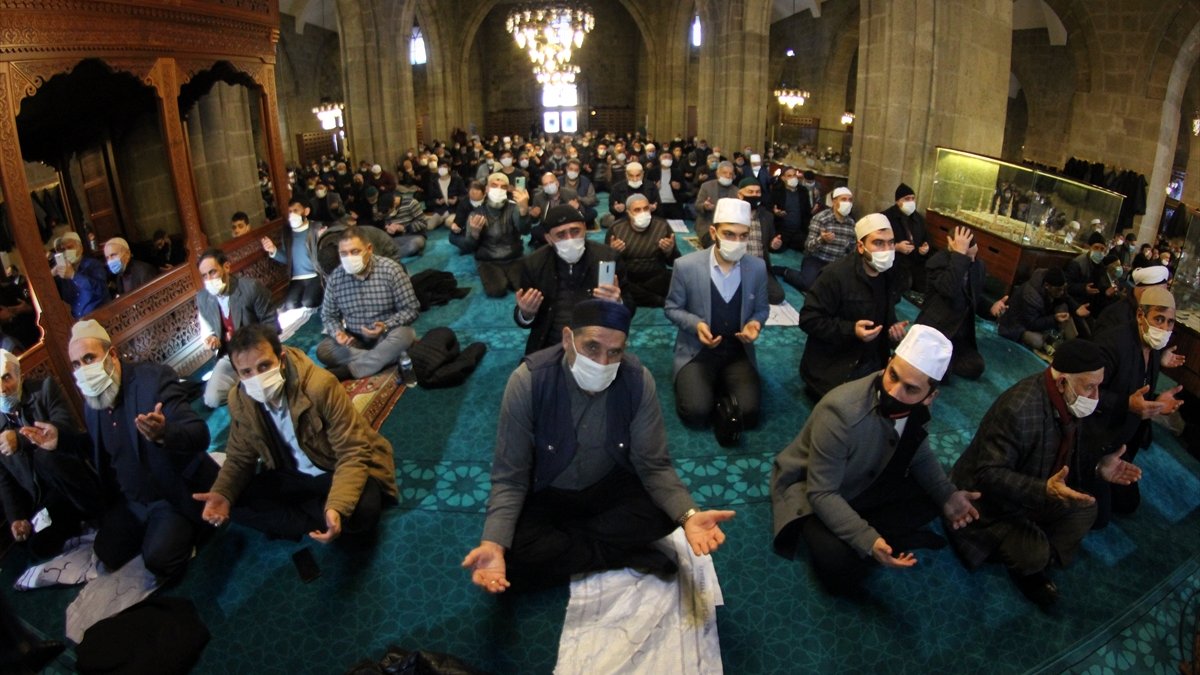 Erzurum'un 5 asırlık geleneği "1001 Hatim" tamamlandı