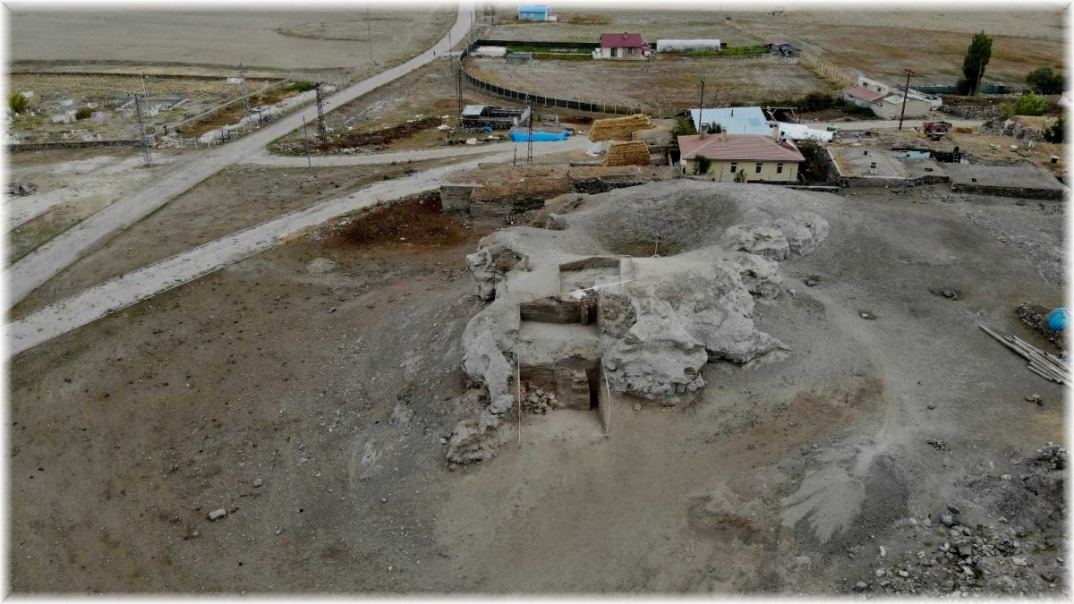 Erzurum'un tarihine ışık tutan 6 bin yıllık höyükte kalıntılara rastlandı